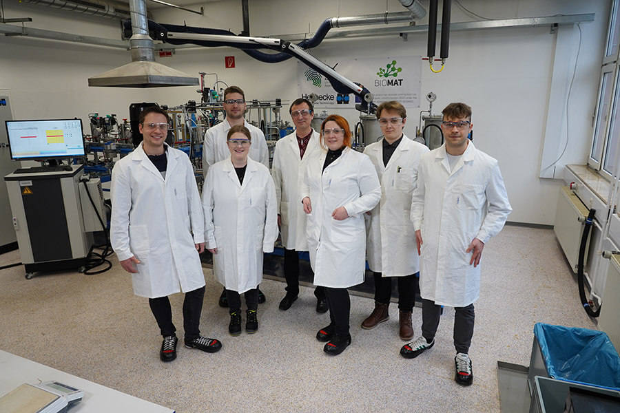 Das BIOMAT-Team der Hochschule Kaiserslautern, Arbeitsgruppe Polymerchemie unter der Leitung von Prof. PhD Sergiy Grishchuk.